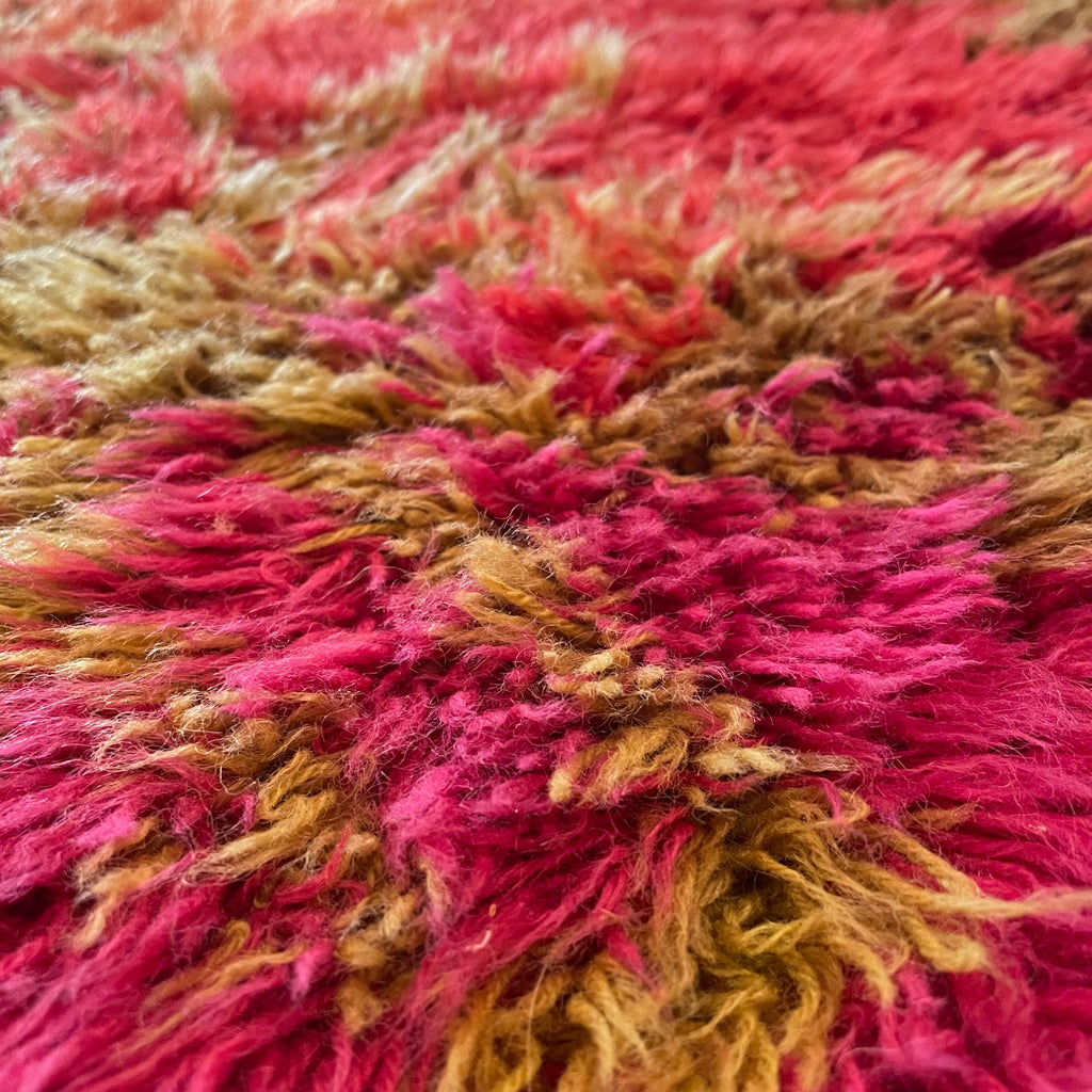 5’6” x 8’7” 1970’s Floral Shag Rug