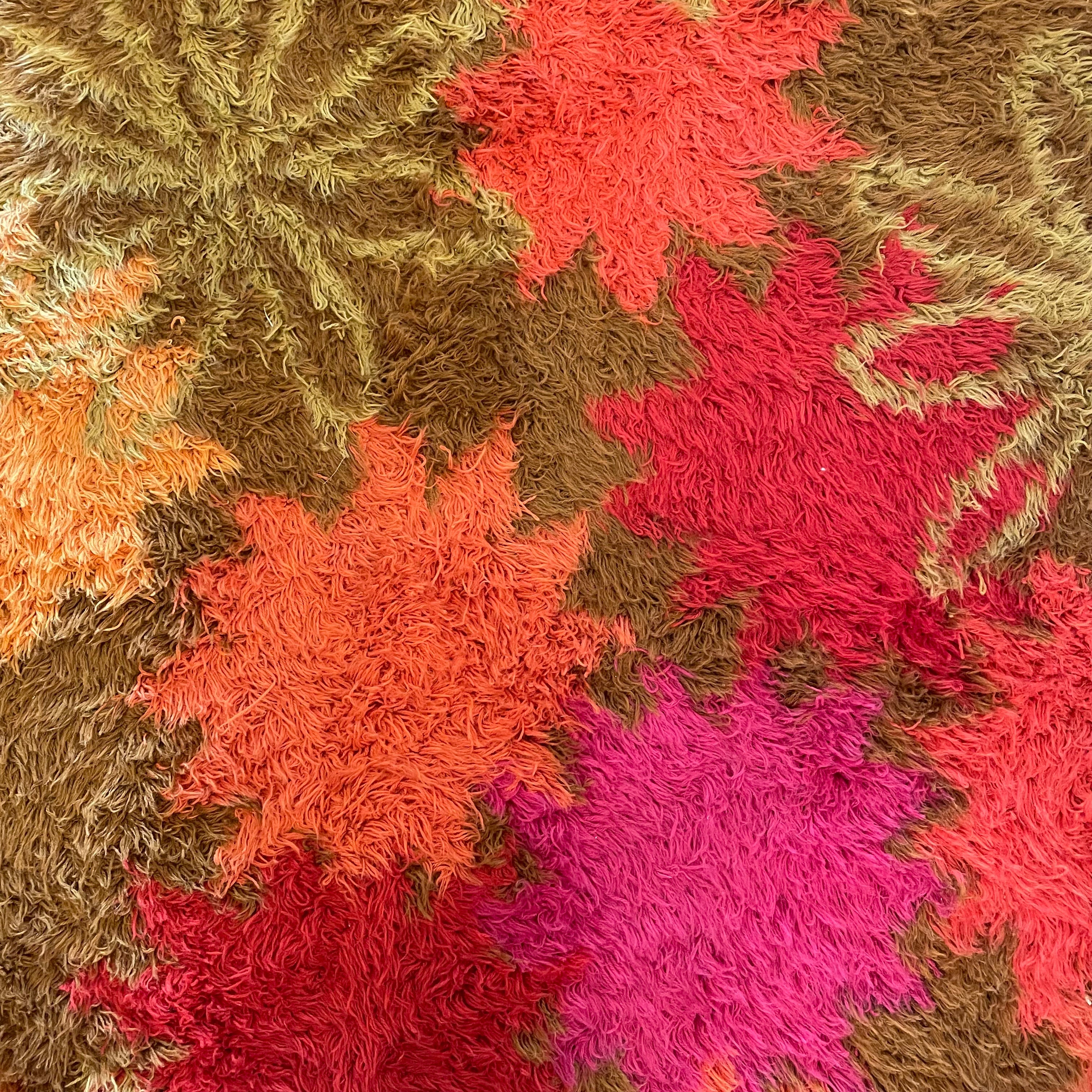5’6” x 8’7” 1970’s Floral Shag Rug