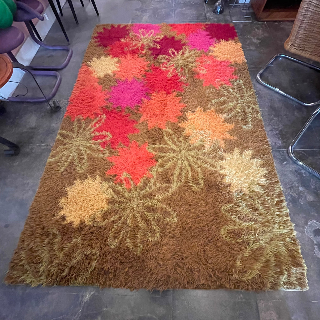 5’6” x 8’7” 1970’s Floral Shag Rug