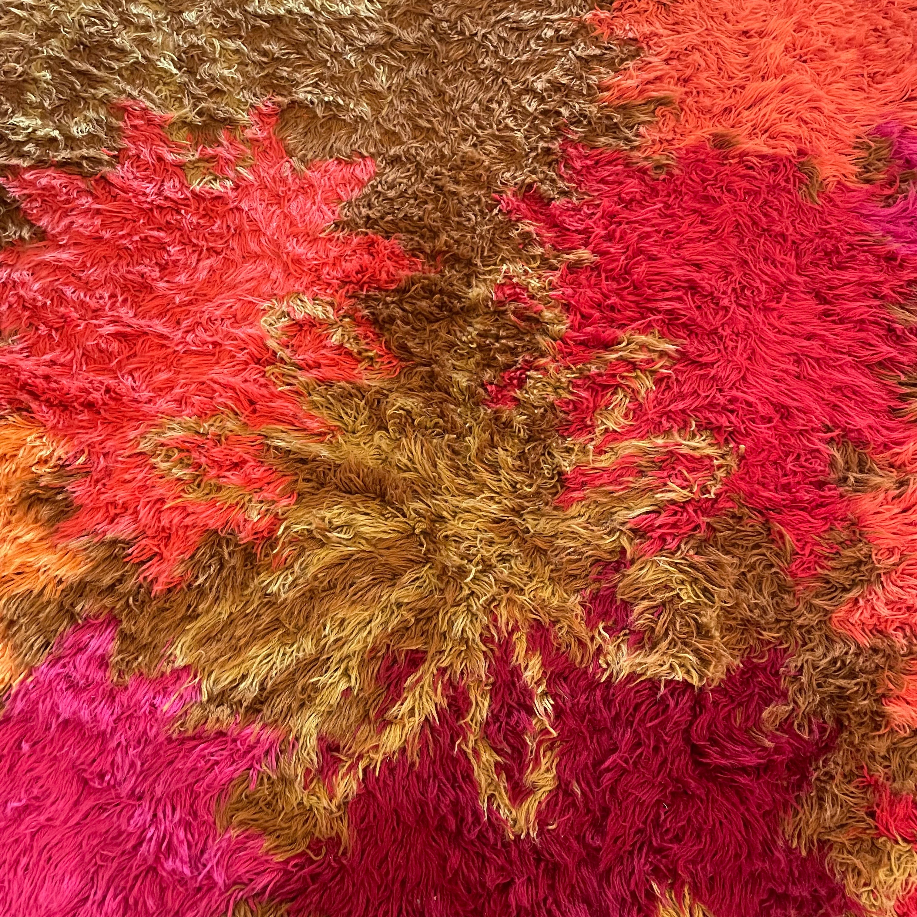 5’6” x 8’7” 1970’s Floral Shag Rug