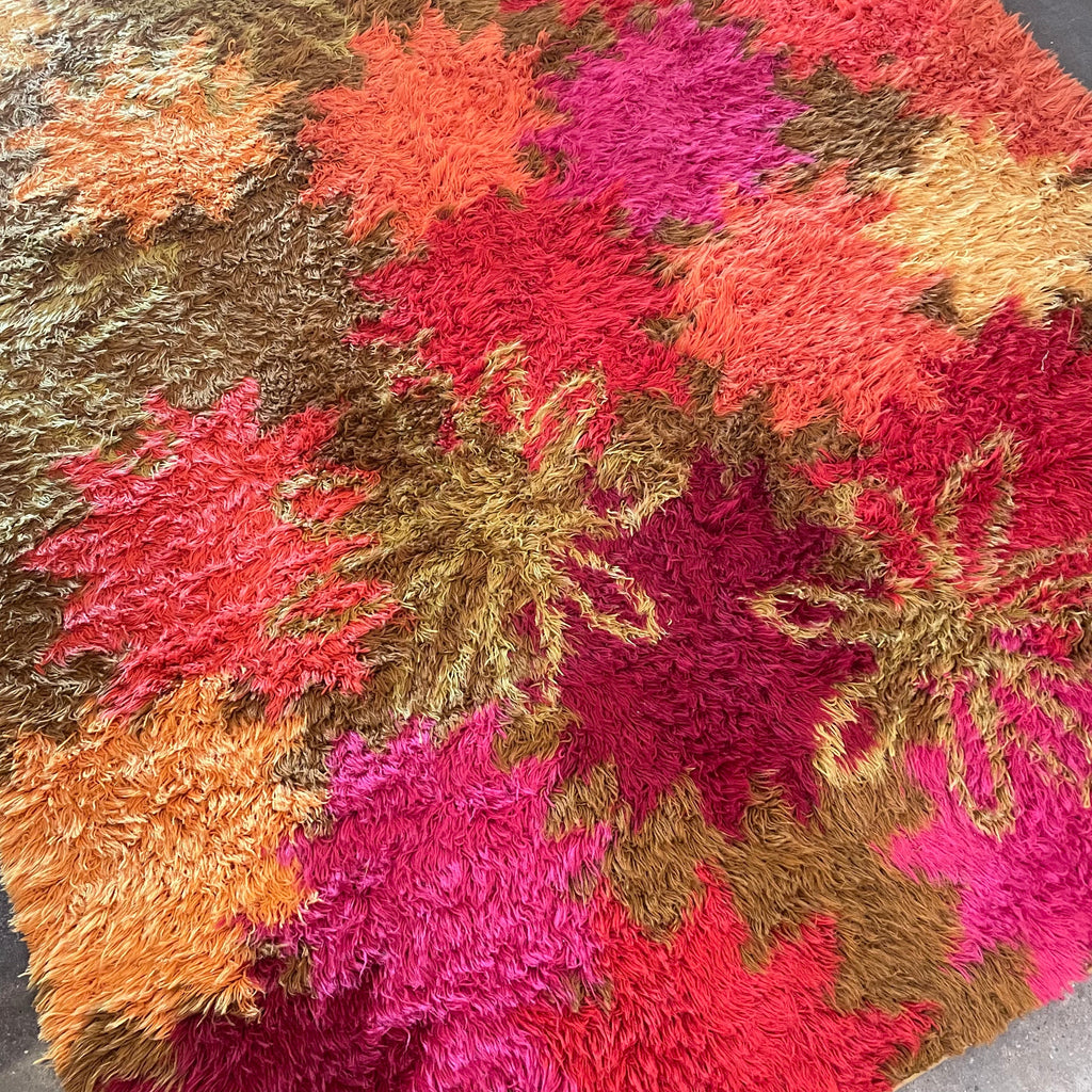 5’6” x 8’7” 1970’s Floral Shag Rug