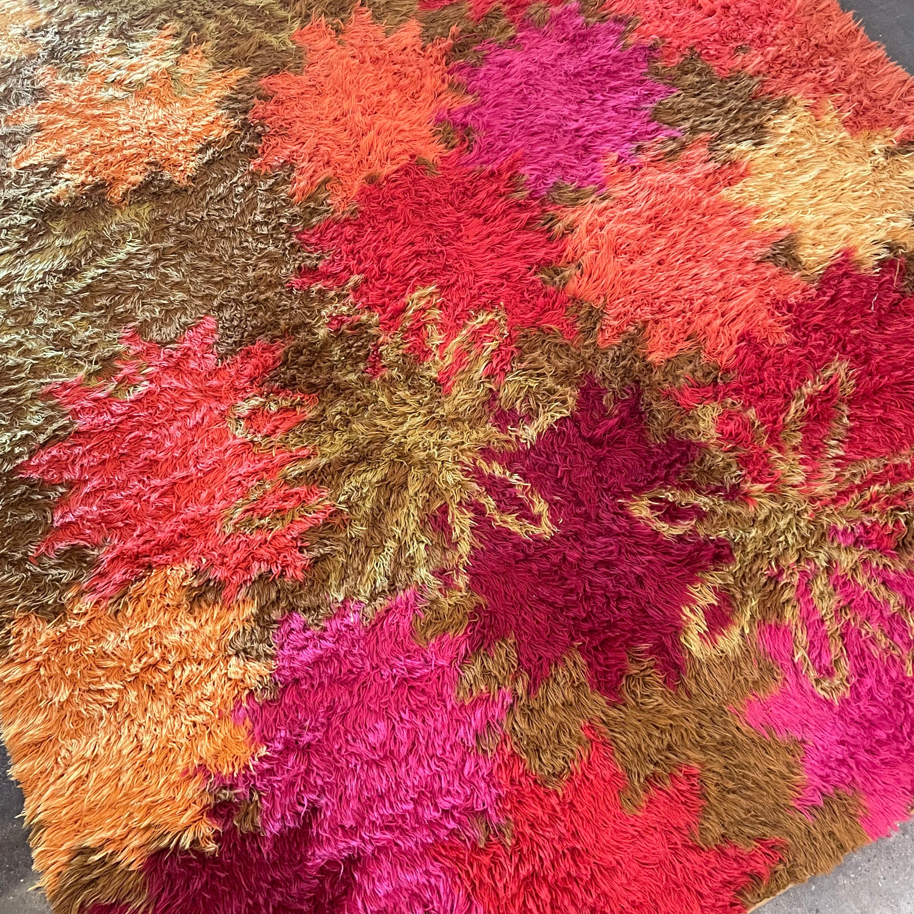 5’6” x 8’7” 1970’s Floral Shag Rug