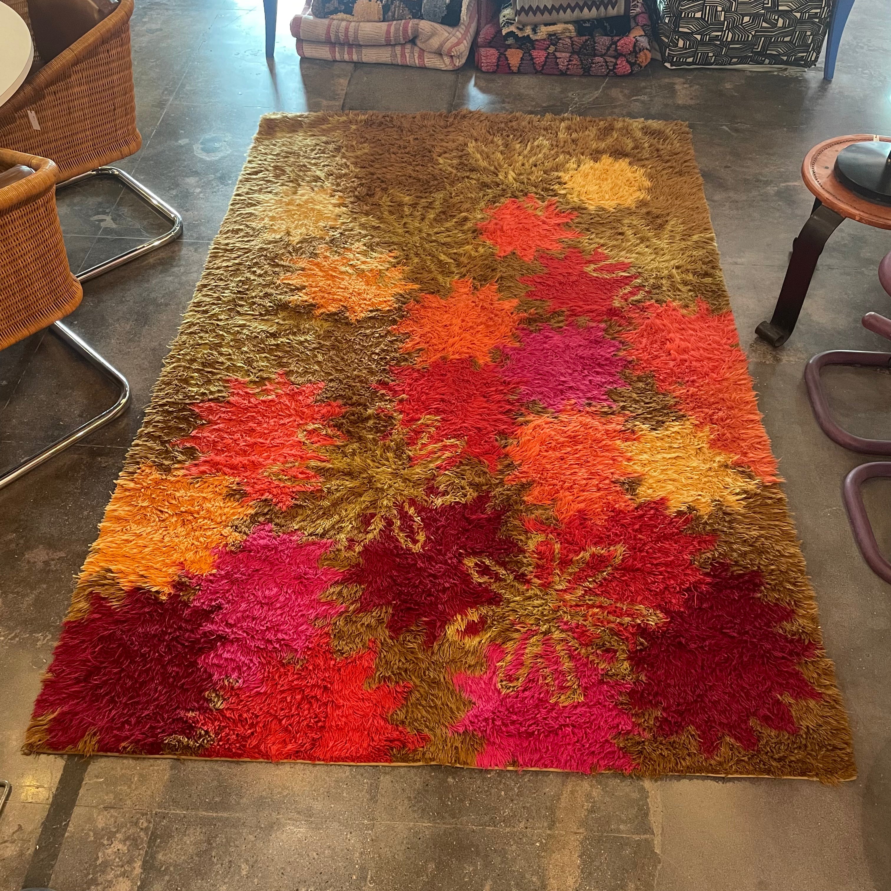 5’6” x 8’7” 1970’s Floral Shag Rug